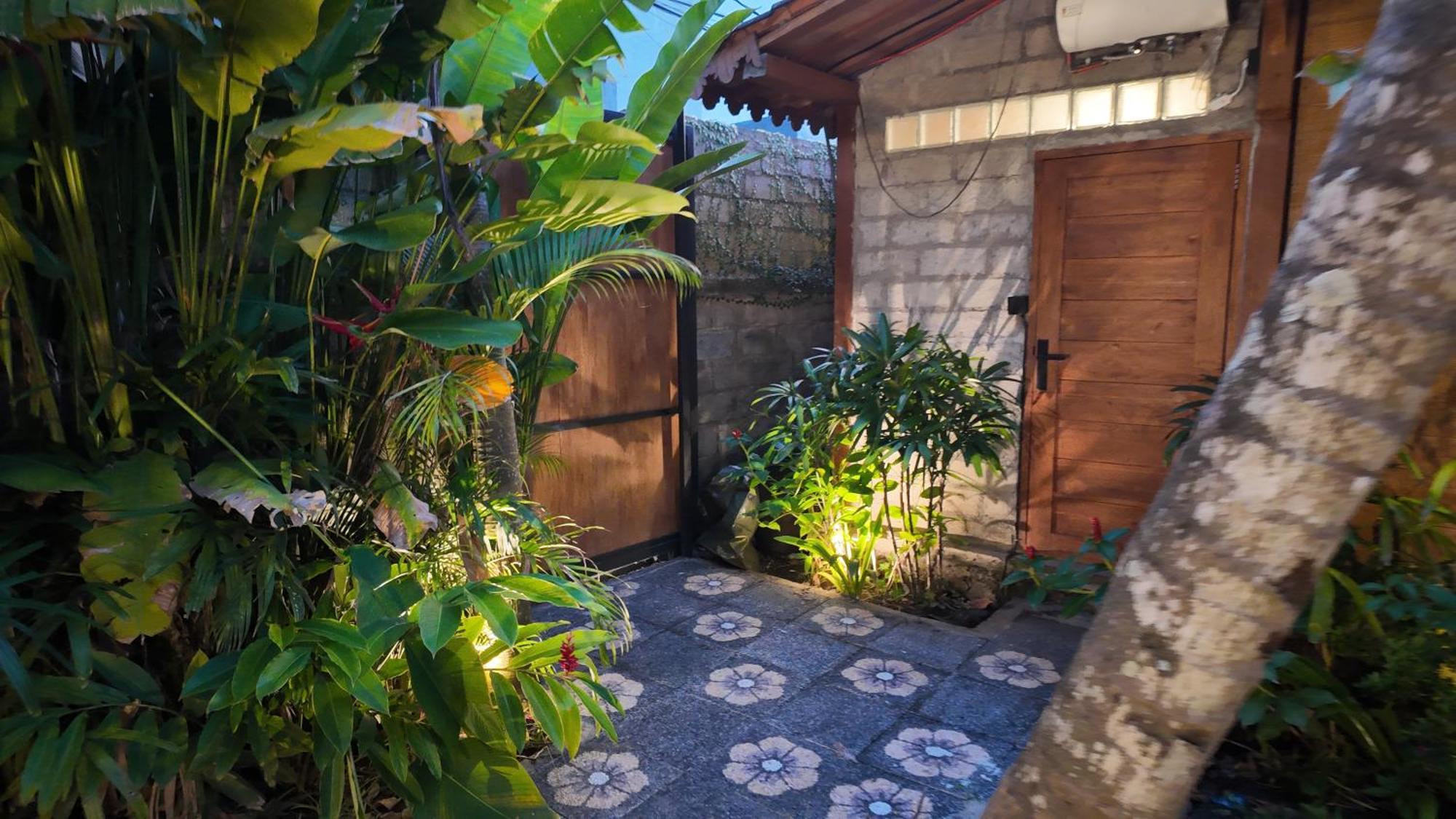 Villa Private Joglo In Heart Of Sanur Extérieur photo